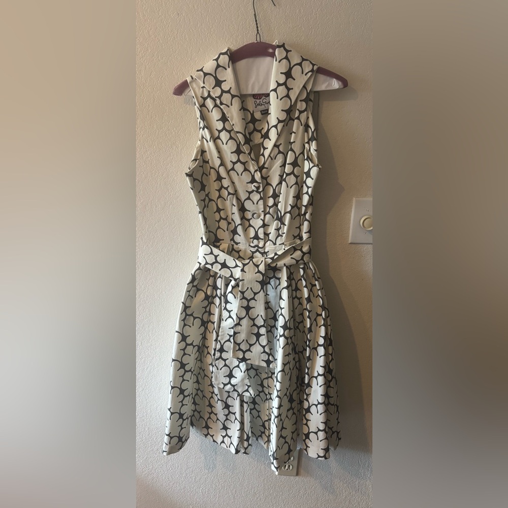Lesley Evers Floral Gray and White Sleeveless Dress